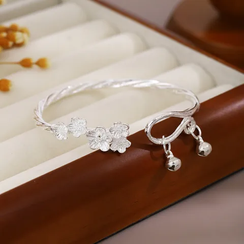 Chinoiserie Flower Bell Alloy Bangle