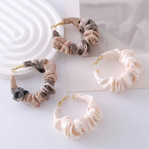 Cloth rhinestones gold plated earring