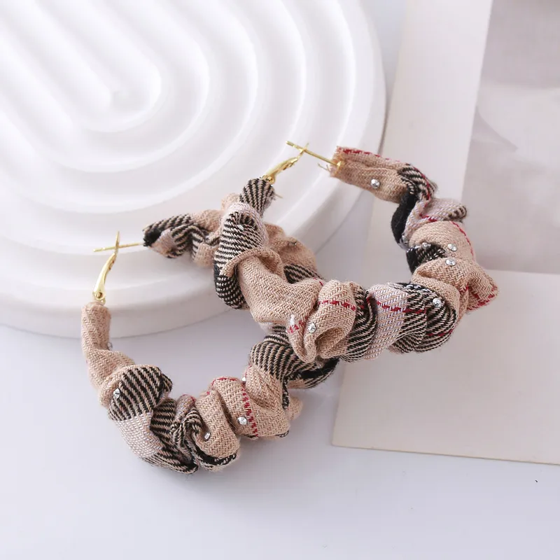 Cloth rhinestones gold plated earring