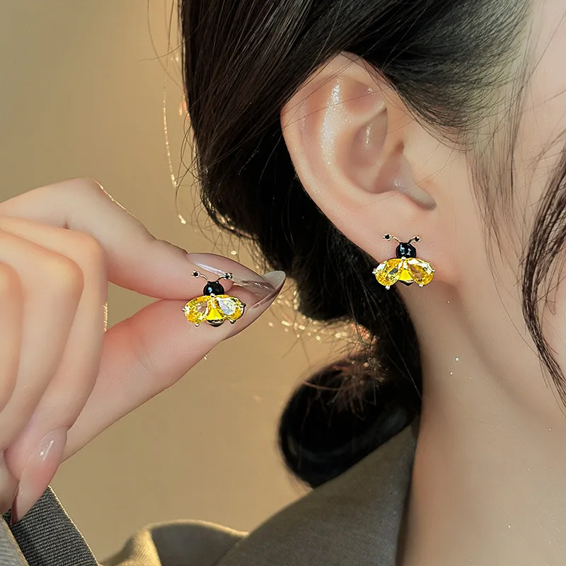 Elegant Sweet Bee Inlay Alloy Rhinestones Ear Studs