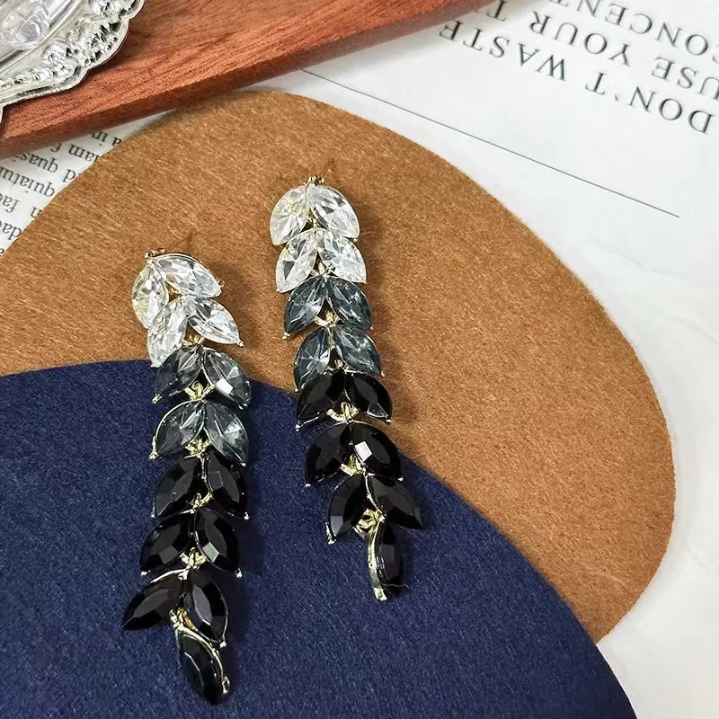 Retro Grain Inlay Alloy Rhinestones Drop Earrings