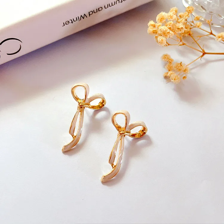 Elegant bow knot ear studs