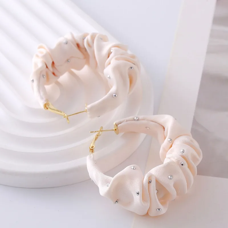 Cloth rhinestones gold plated earring