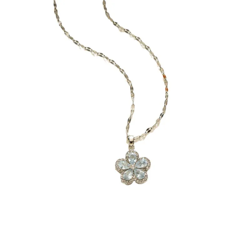 Elegant zircon pendent necklaces