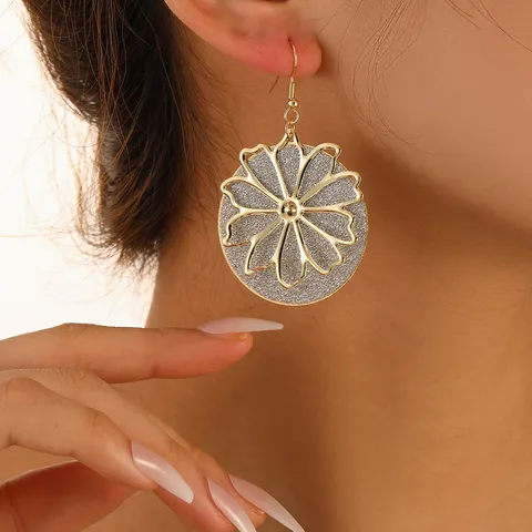 Elegant shiny flower drop earring