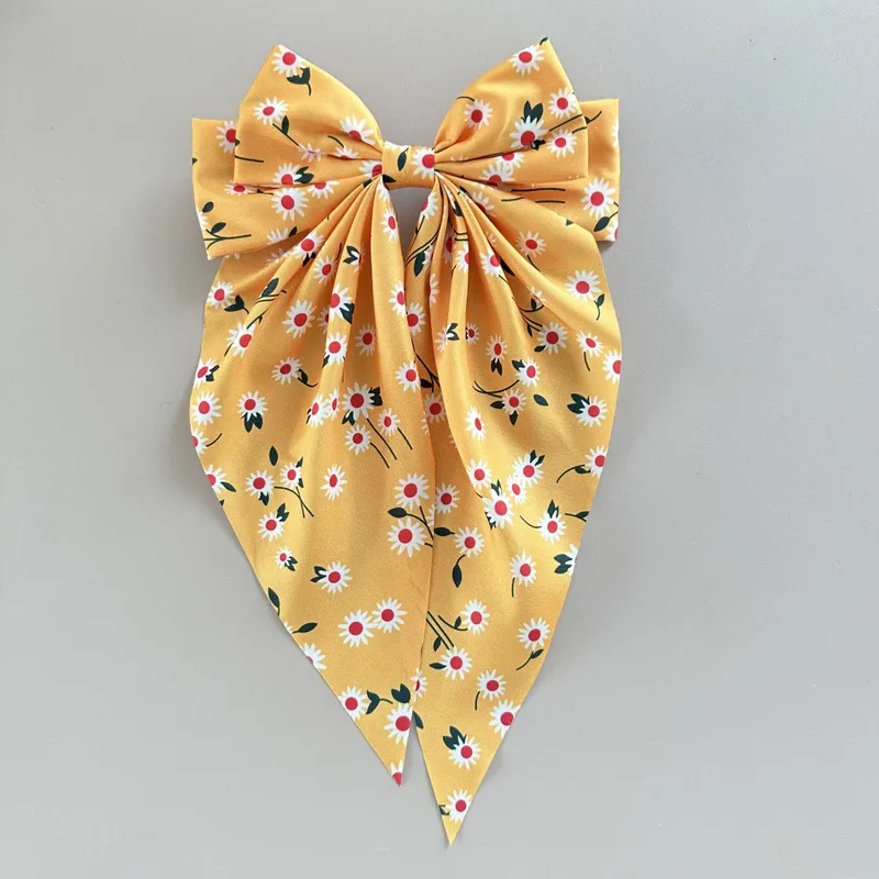 Sweet Daisy Hairpin For Women In Pink Cloth Material Hair Accessory