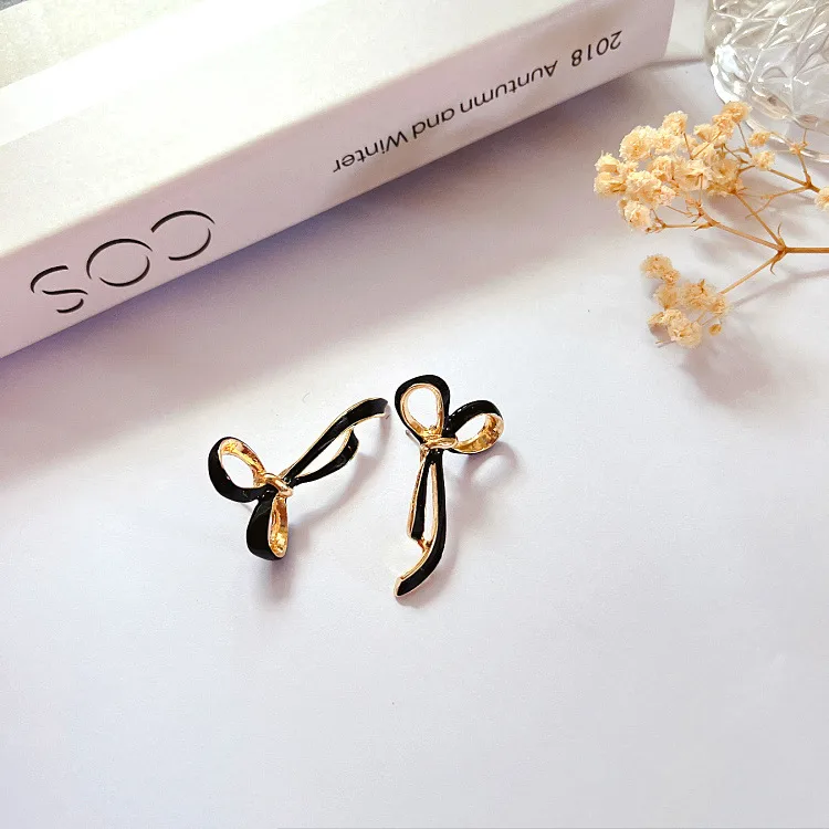 Elegant bow knot ear studs